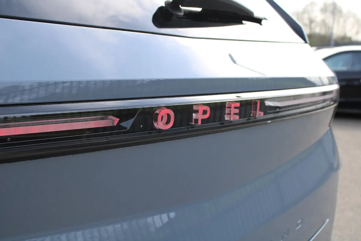 1.2 Turbo Hybrid GS | Automaat | Navigatie | Camera voor + achter | Stoelverwarming | Apple carplay |
