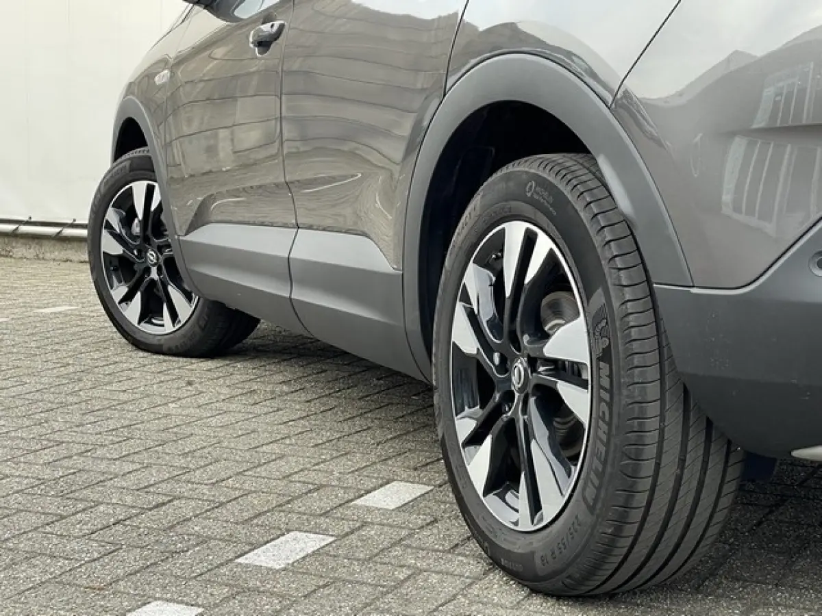 1.2 Turbo Elegance Automaat met Navi/Camera, Winterpakket, 18inch, AGR