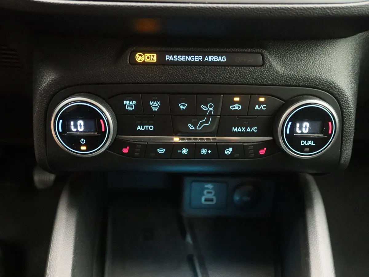 1.0 EcoBoost Hybrid Titanium Style | Apple Carplay/Android Auto | Winter Pakket | Camera | Led Verlichting | Cruise Control |