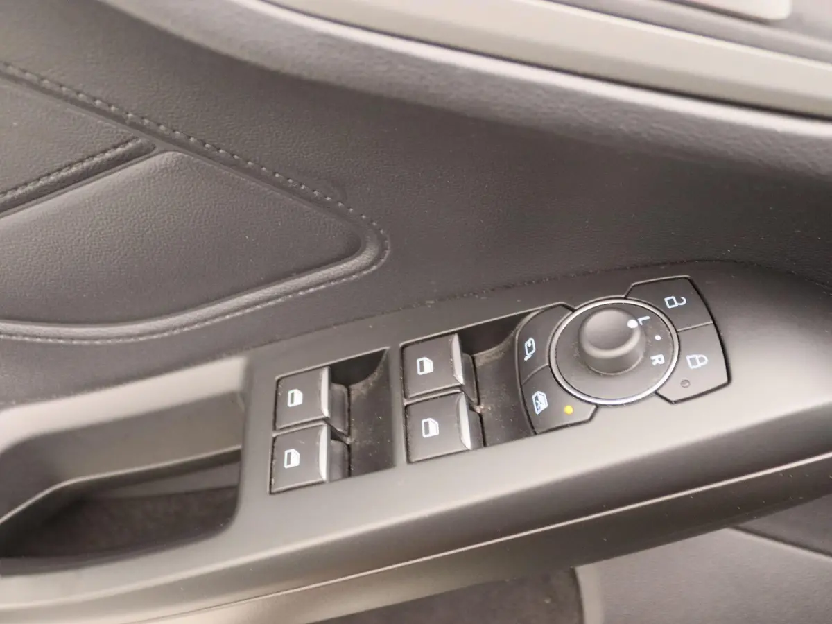 1.0 EcoBoost Hybrid Titanium Style | Apple Carplay/Android Auto | Winter Pakket | Camera | Led Verlichting | Cruise Control |