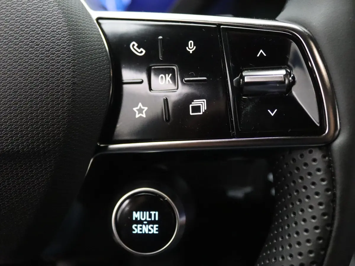 E-Tech full hybrid techno 200pk Camera | Adapt. Cruise | Parkeersens. v+a | Stoel-/stuur-/voorruitverw.