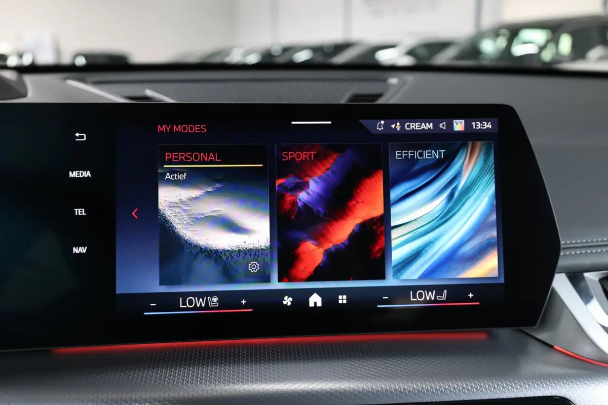 M35i 301+PK FULL/LASER/VIRTUAL/SFEER/HUD/PANO/LEER+S.VERWARMING+MEMORY/360/20" LMV/ACC/ECC/FABRIEKSGARANTIE!