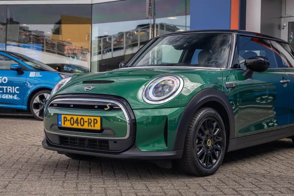 Business Edition 33 kWh | Apple Carplay/Android Auto | Keyless start | Stof/kunstlederen bekleding | Navigatiesysteem | Apple Carplay/Android Auto|telefoonintegratie premium | Extra getint g