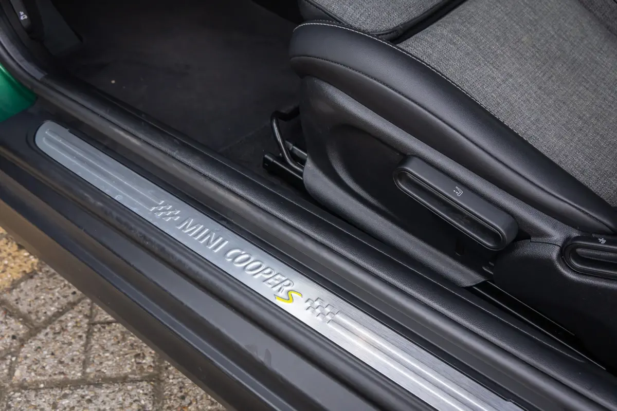 Business Edition 33 kWh | Apple Carplay/Android Auto | Keyless start | Stof/kunstlederen bekleding | Navigatiesysteem | Apple Carplay/Android Auto|telefoonintegratie premium | Extra getint g