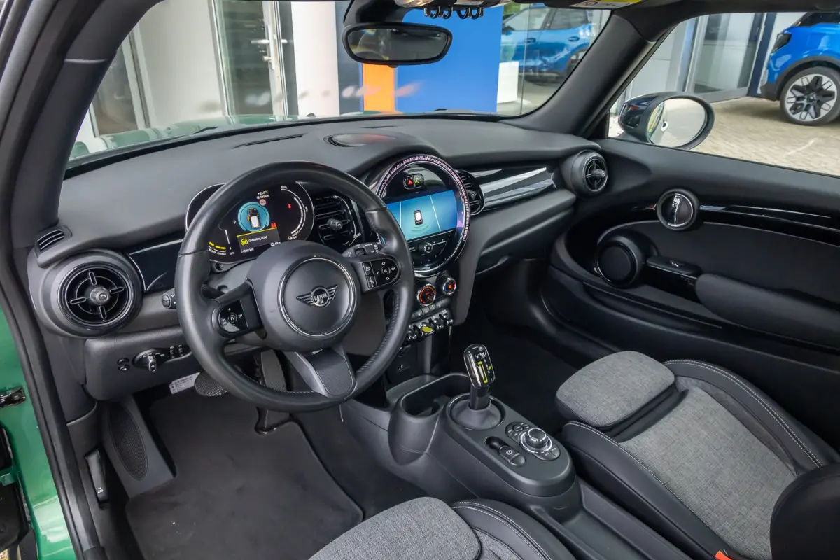 Business Edition 33 kWh | Apple Carplay/Android Auto | Keyless start | Stof/kunstlederen bekleding | Navigatiesysteem | Apple Carplay/Android Auto|telefoonintegratie premium | Extra getint g