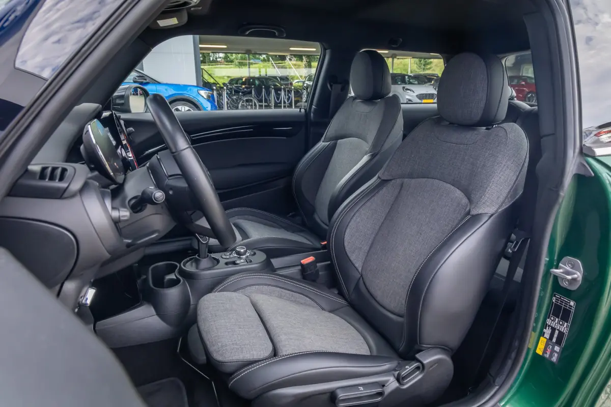Business Edition 33 kWh | Apple Carplay/Android Auto | Keyless start | Stof/kunstlederen bekleding | Navigatiesysteem | Apple Carplay/Android Auto|telefoonintegratie premium | Extra getint g