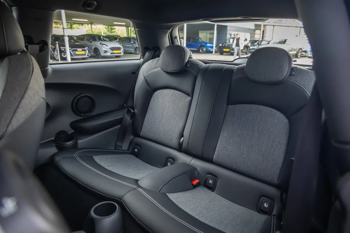 Business Edition 33 kWh | Apple Carplay/Android Auto | Keyless start | Stof/kunstlederen bekleding | Navigatiesysteem | Apple Carplay/Android Auto|telefoonintegratie premium | Extra getint g