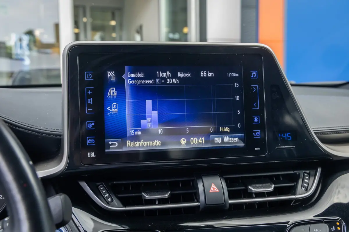 1.8 Hybrid Style Ultimate | Achteruitrijcamera | Dodehoek detectie | Cruise control adaptief | Keyless entry/Start | Full LED | Trekhaak | Achteruitrijcamera | Cruise control adaptief | Dode