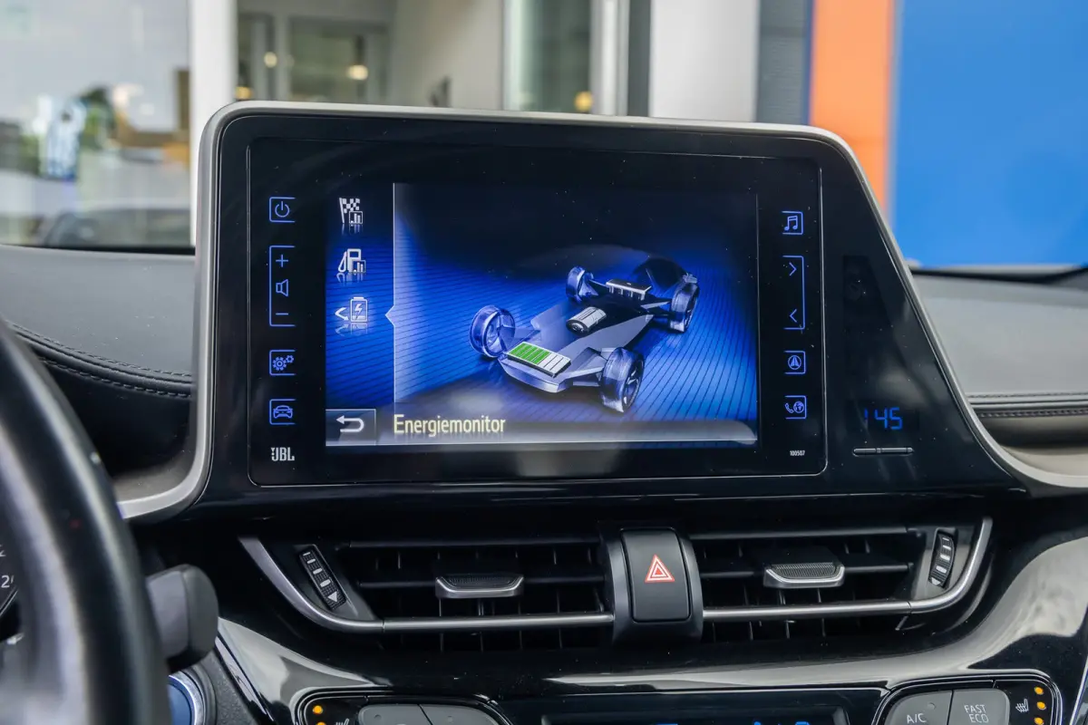 1.8 Hybrid Style Ultimate | Achteruitrijcamera | Dodehoek detectie | Cruise control adaptief | Keyless entry/Start | Full LED | Trekhaak | Achteruitrijcamera | Cruise control adaptief | Dode