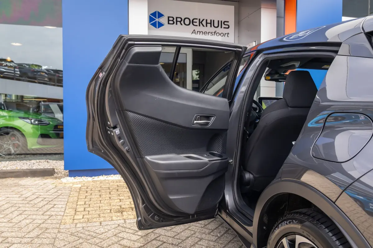 1.8 Hybrid Style Ultimate | Achteruitrijcamera | Dodehoek detectie | Cruise control adaptief | Keyless entry/Start | Full LED | Trekhaak | Achteruitrijcamera | Cruise control adaptief | Dode