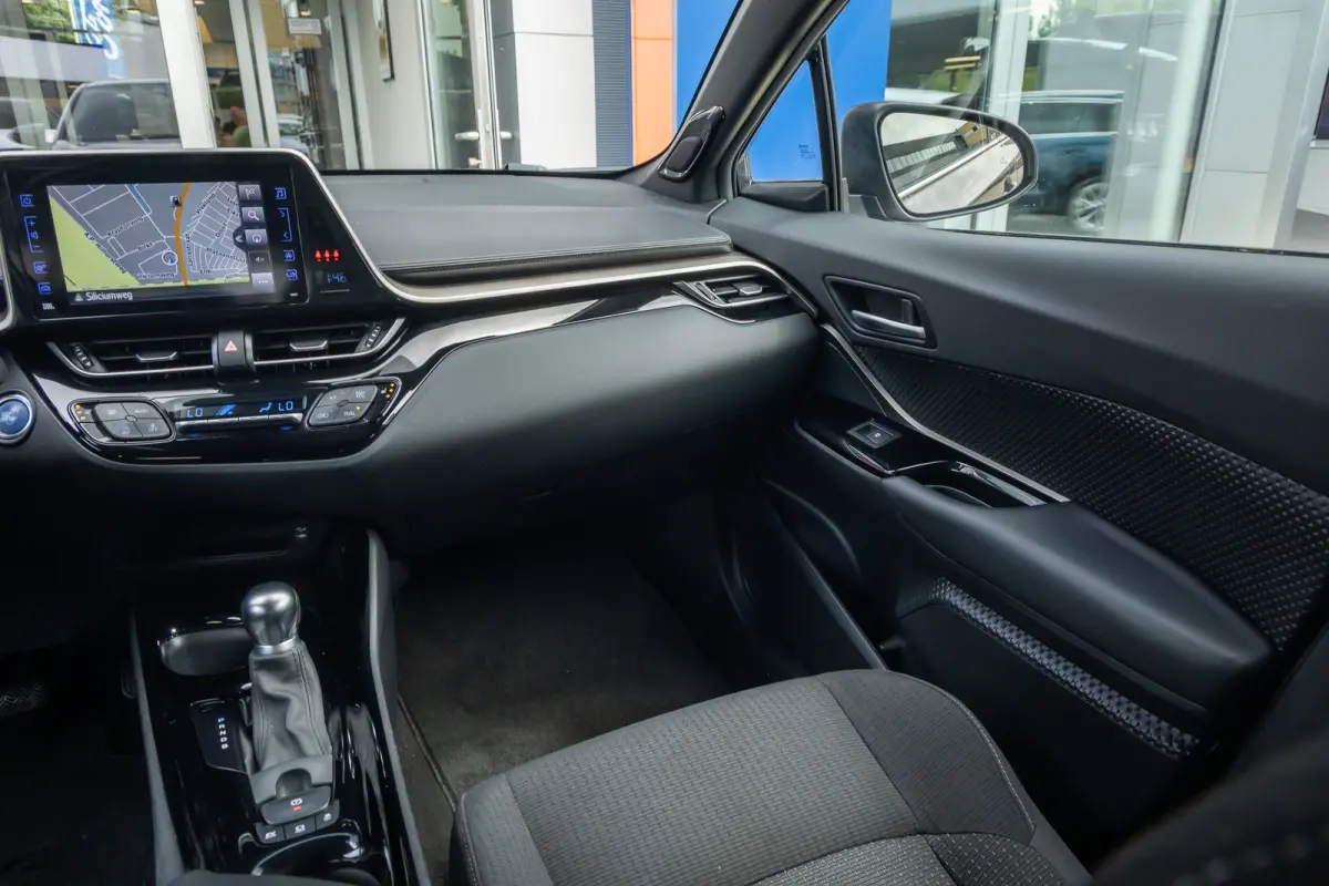 1.8 Hybrid Style Ultimate | Achteruitrijcamera | Dodehoek detectie | Cruise control adaptief | Keyless entry/Start | Full LED | Trekhaak | Achteruitrijcamera | Cruise control adaptief | Dode