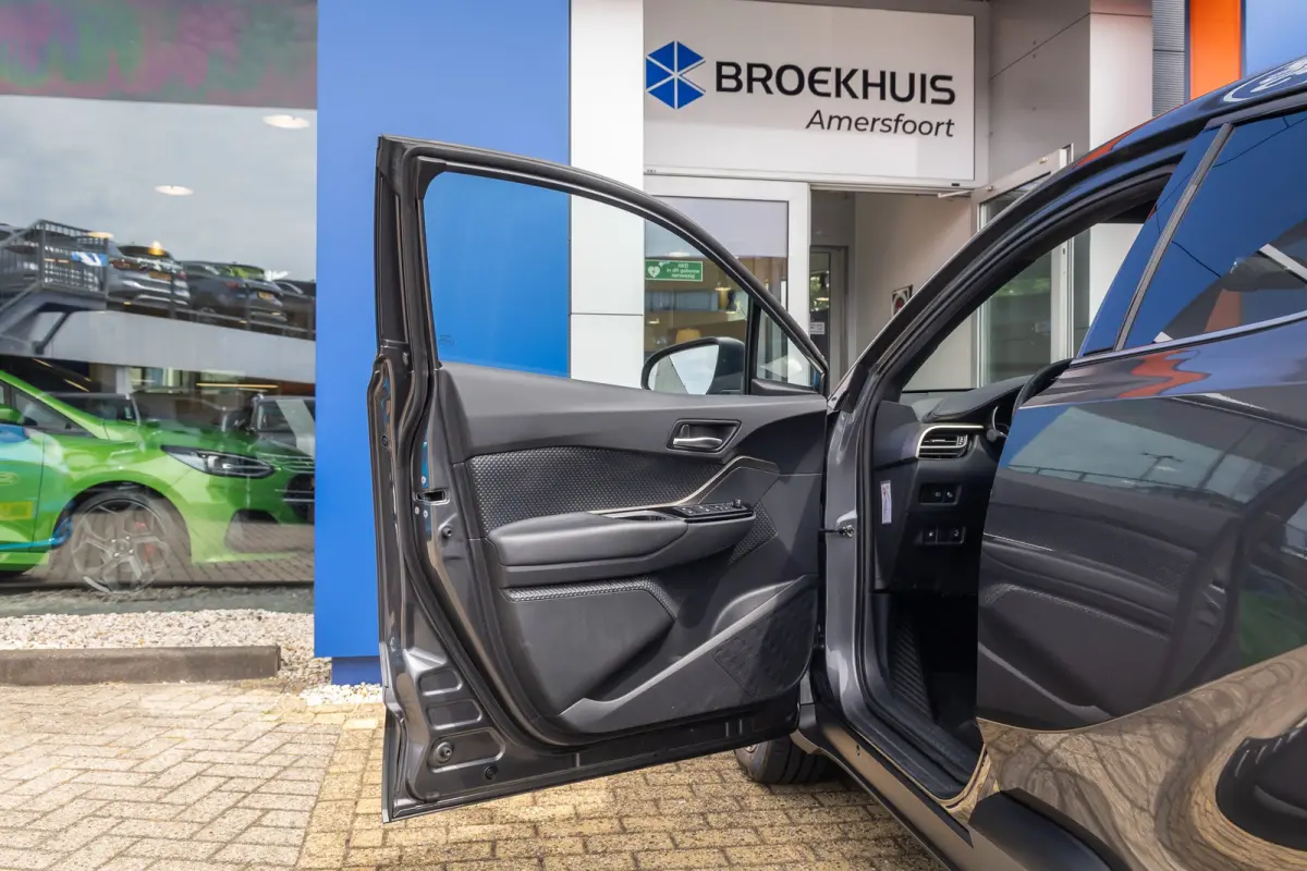 1.8 Hybrid Style Ultimate | Achteruitrijcamera | Dodehoek detectie | Cruise control adaptief | Keyless entry/Start | Full LED | Trekhaak | Achteruitrijcamera | Cruise control adaptief | Dode