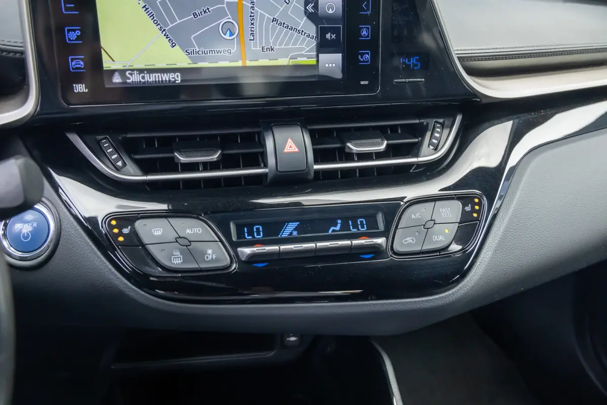 1.8 Hybrid Style Ultimate | Achteruitrijcamera | Dodehoek detectie | Cruise control adaptief | Keyless entry/Start | Full LED | Trekhaak | Achteruitrijcamera | Cruise control adaptief | Dode