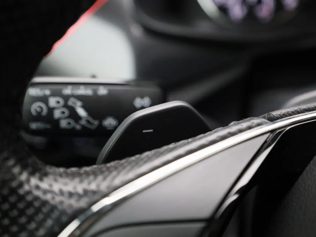 1.0 TSI Sport Business | Automaat | Elek. Trekhaak | Apple Carplay / Android Auto | Lichtmetalen Velgen | Sportstoelen |