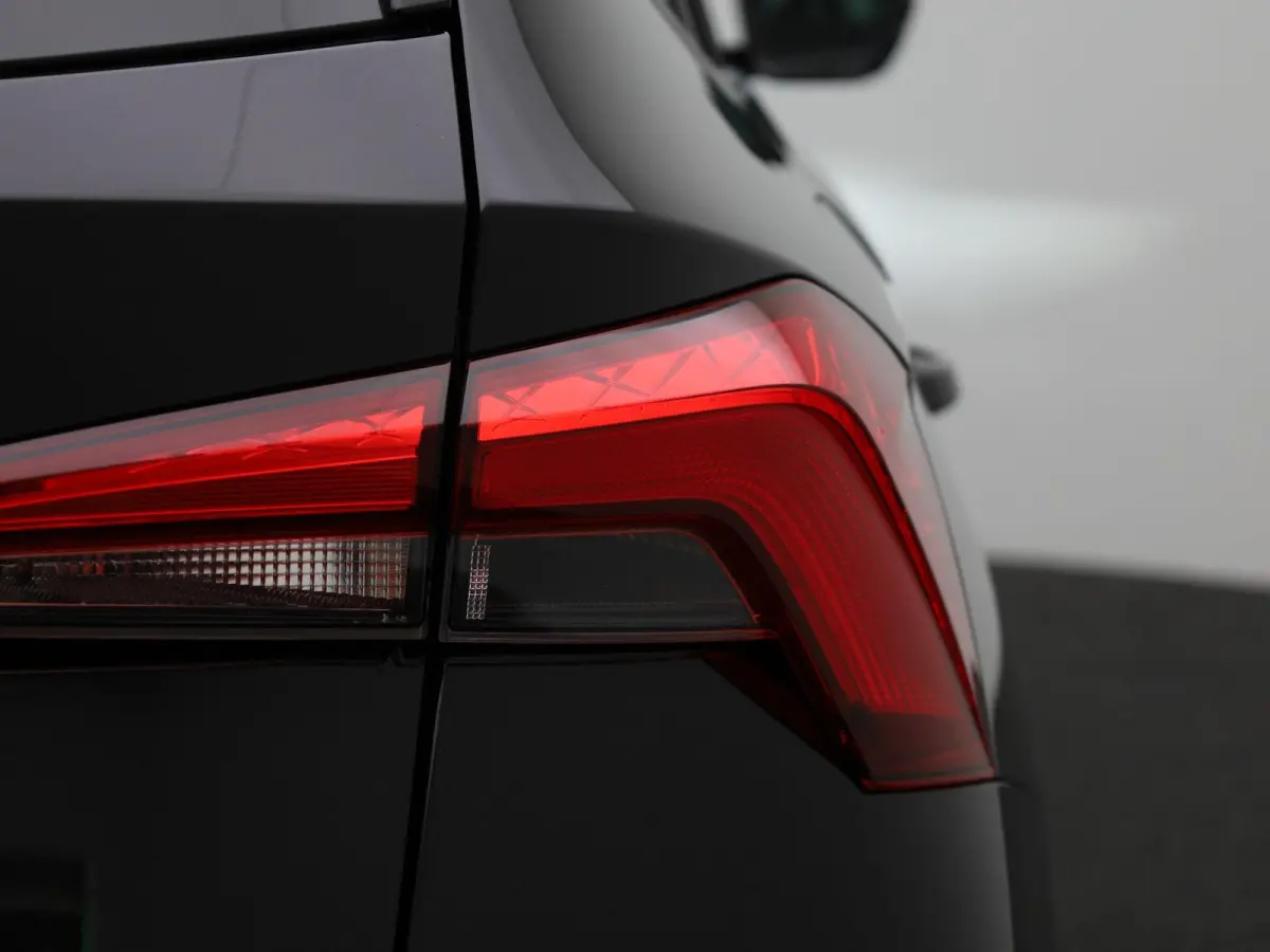 1.0 TSI Sport Business | Automaat | Elek. Trekhaak | Apple Carplay / Android Auto | Lichtmetalen Velgen | Sportstoelen |