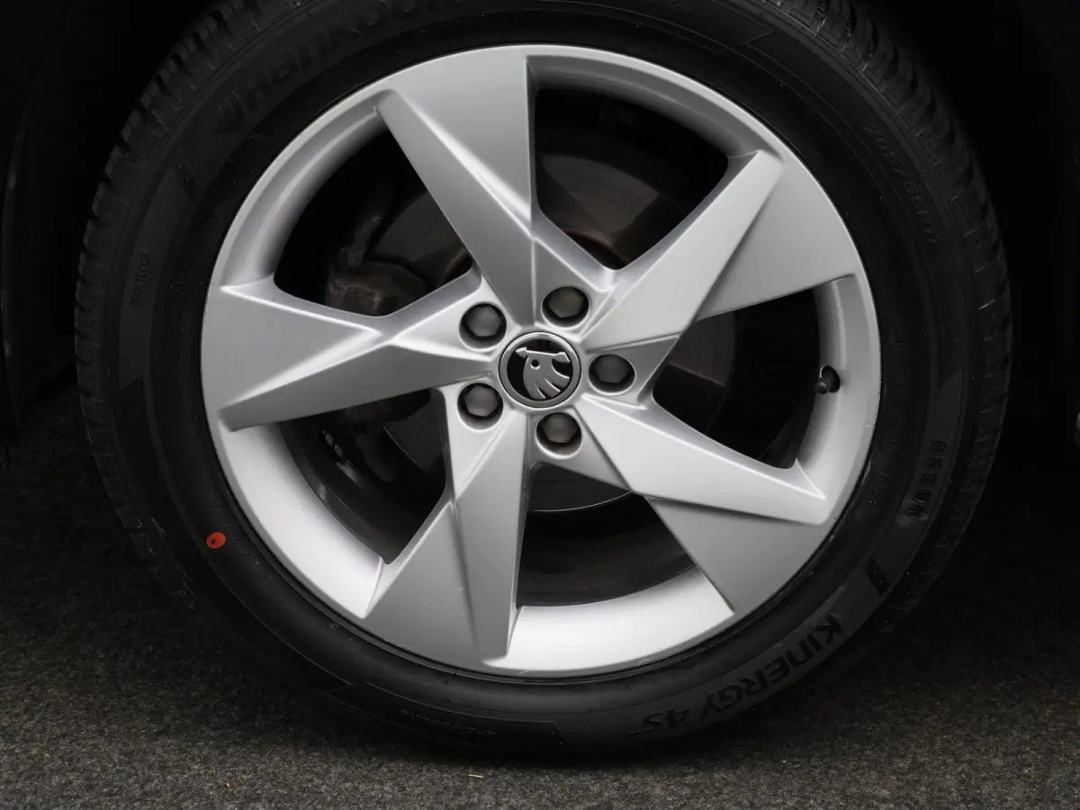 1.0 TSI Sport Business | Automaat | Elek. Trekhaak | Apple Carplay / Android Auto | Lichtmetalen Velgen | Sportstoelen |