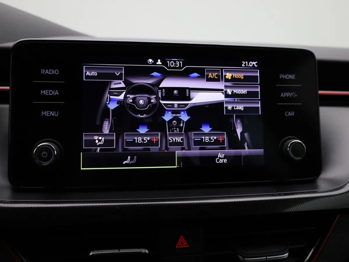 1.0 TSI Sport Business | Automaat | Elek. Trekhaak | Apple Carplay / Android Auto | Lichtmetalen Velgen | Sportstoelen |