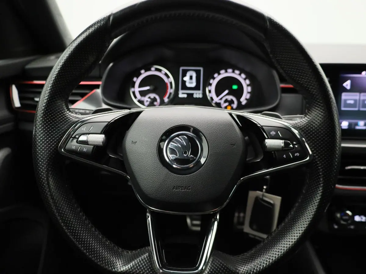 1.0 TSI Sport Business | Automaat | Elek. Trekhaak | Apple Carplay / Android Auto | Lichtmetalen Velgen | Sportstoelen |