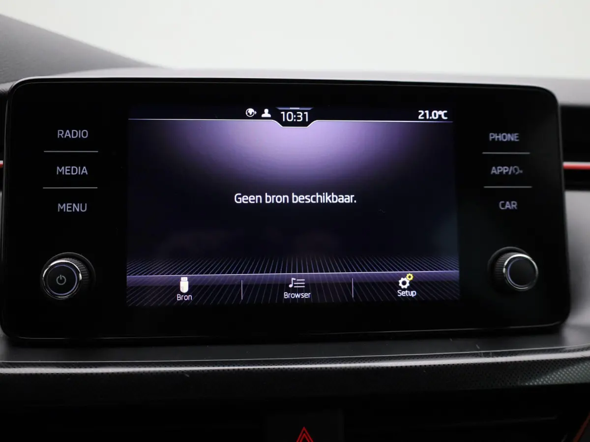 1.0 TSI Sport Business | Automaat | Elek. Trekhaak | Apple Carplay / Android Auto | Lichtmetalen Velgen | Sportstoelen |