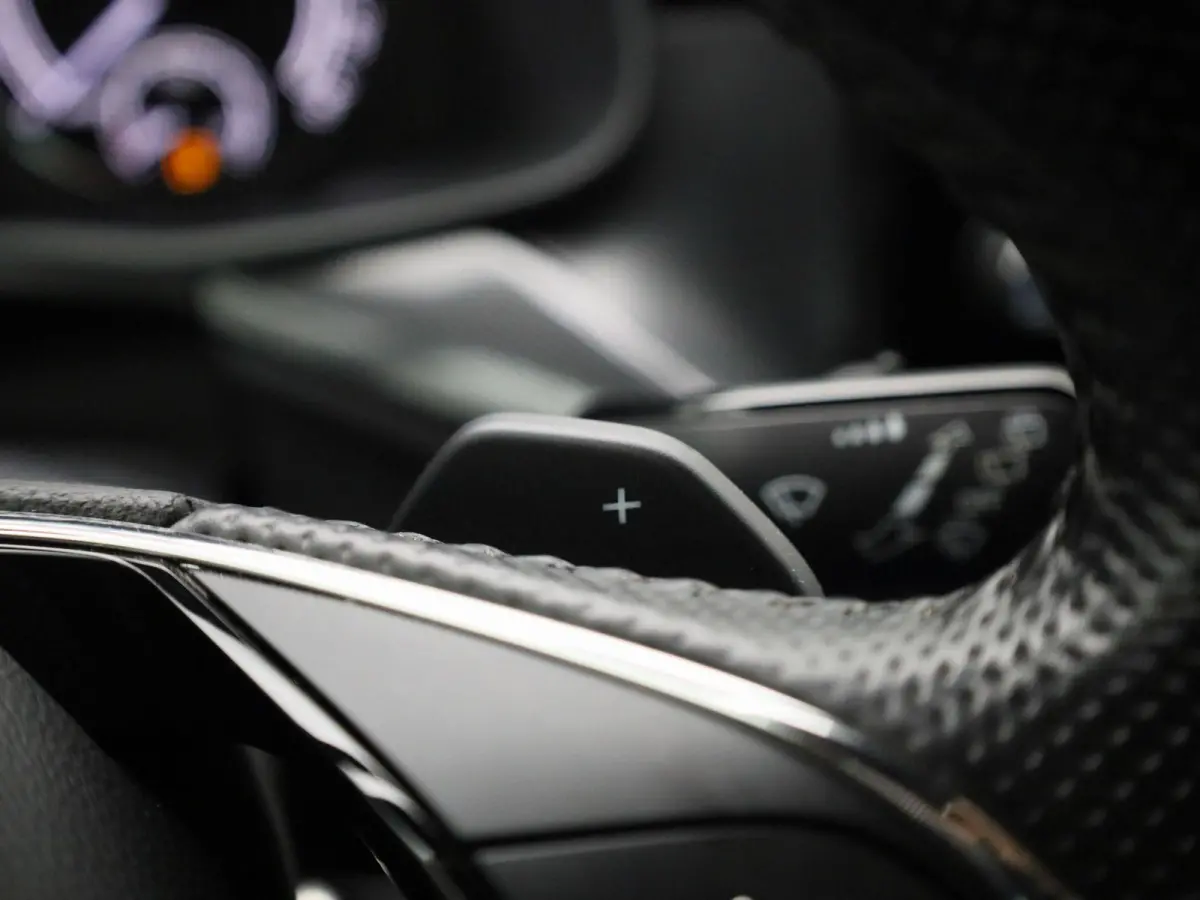 1.0 TSI Sport Business | Automaat | Elek. Trekhaak | Apple Carplay / Android Auto | Lichtmetalen Velgen | Sportstoelen |