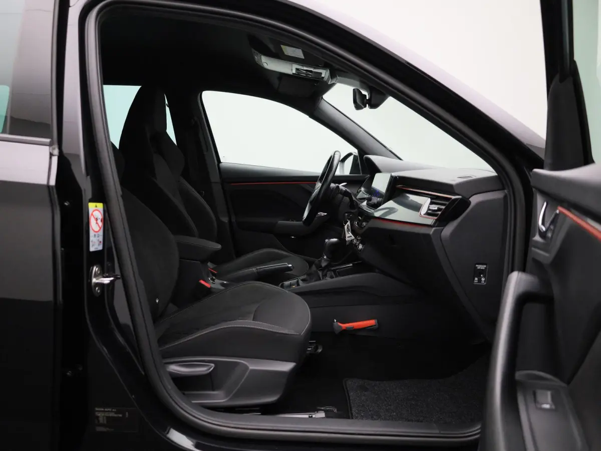 1.0 TSI Sport Business | Automaat | Elek. Trekhaak | Apple Carplay / Android Auto | Lichtmetalen Velgen | Sportstoelen |