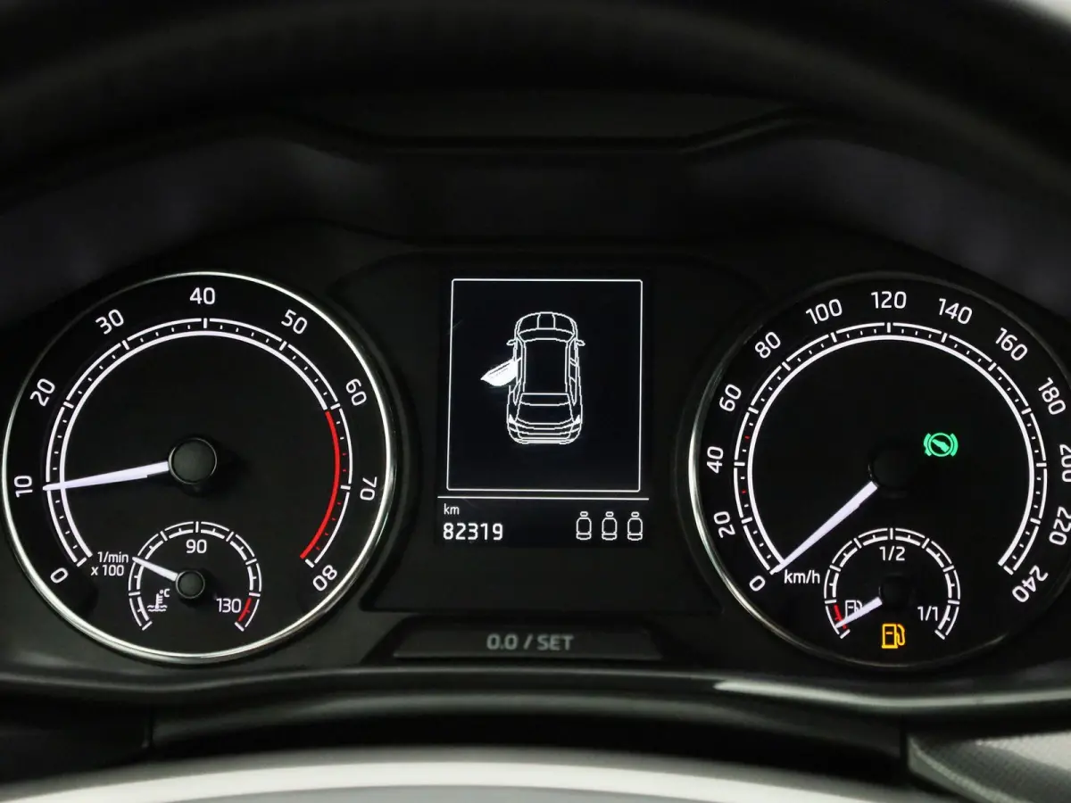 1.0 TSI Sport Business | Automaat | Elek. Trekhaak | Apple Carplay / Android Auto | Lichtmetalen Velgen | Sportstoelen |