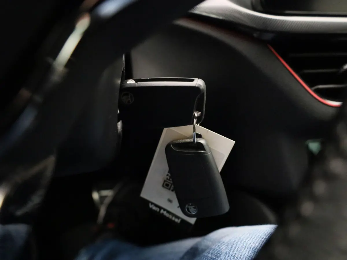 1.0 TSI Sport Business | Automaat | Elek. Trekhaak | Apple Carplay / Android Auto | Lichtmetalen Velgen | Sportstoelen |
