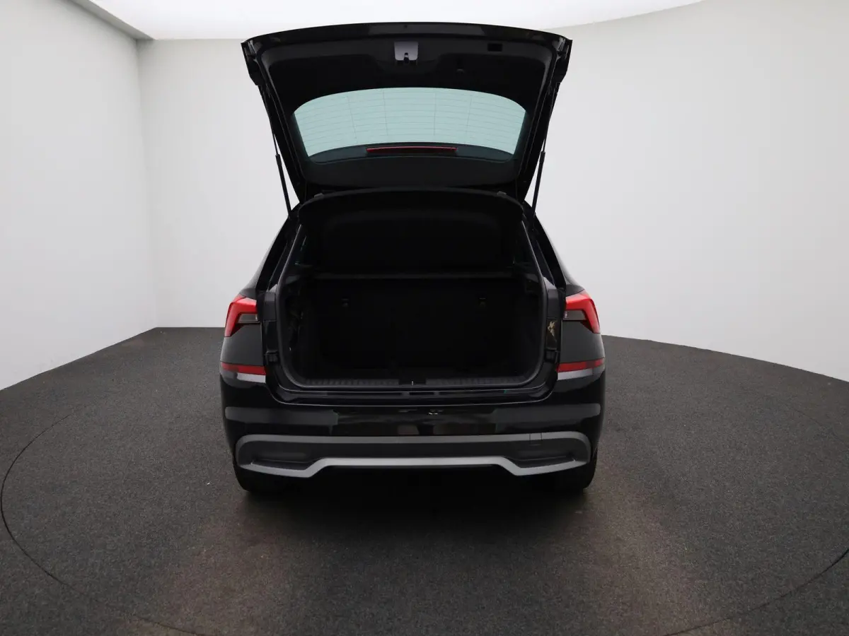 1.0 TSI Sport Business | Automaat | Elek. Trekhaak | Apple Carplay / Android Auto | Lichtmetalen Velgen | Sportstoelen |