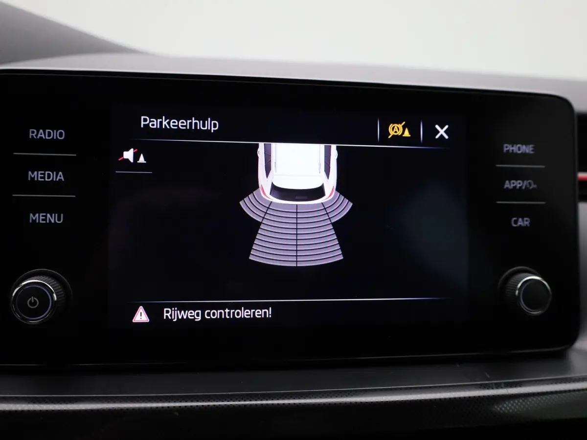 1.0 TSI Sport Business | Automaat | Elek. Trekhaak | Apple Carplay / Android Auto | Lichtmetalen Velgen | Sportstoelen |