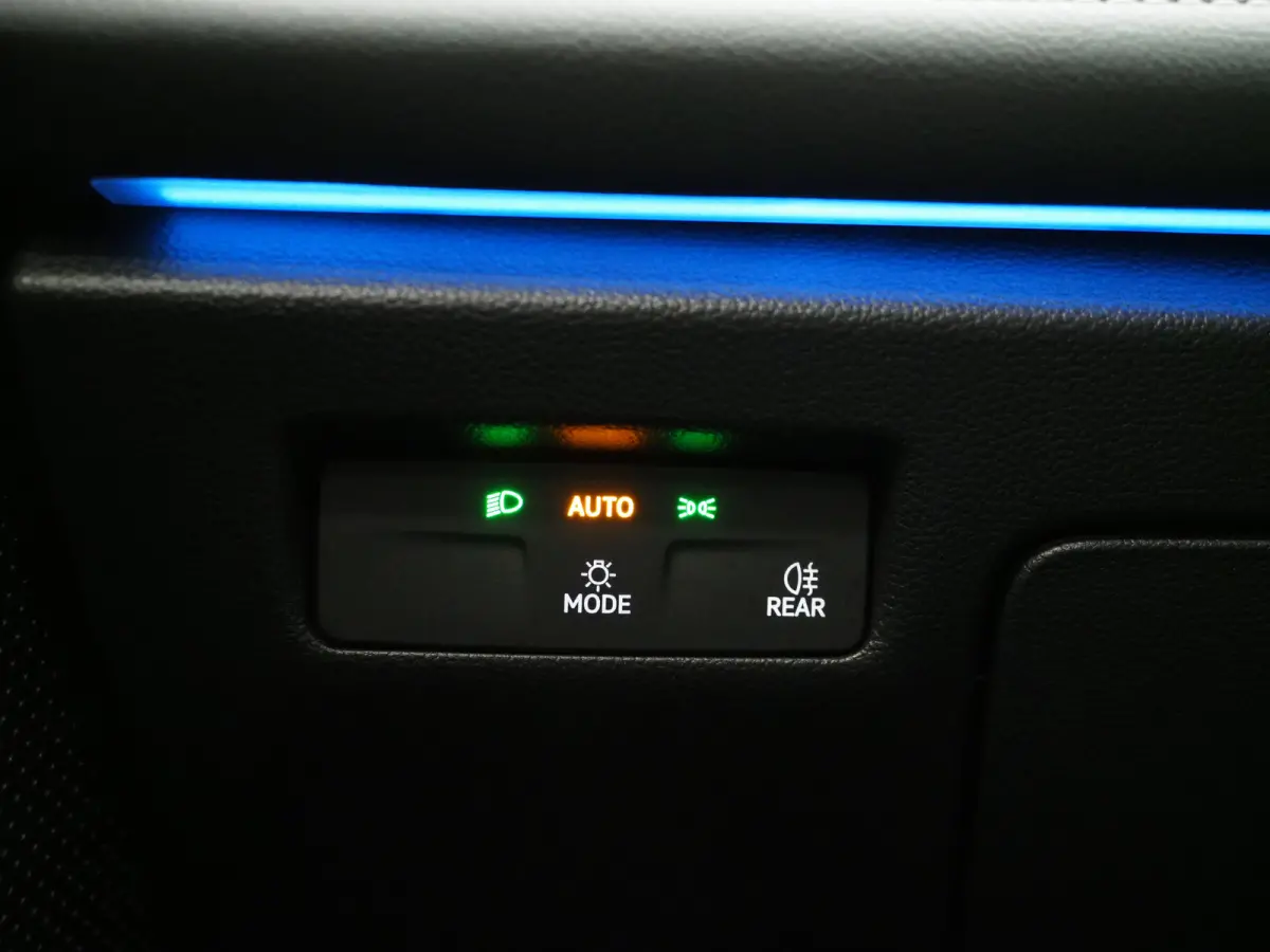 1.5 eHybrid 204PK | Leder/Alcantara | Massage | Trekhaak | HUD | Camera | Adaptive Cruise | Sfeerlicht | Carplay