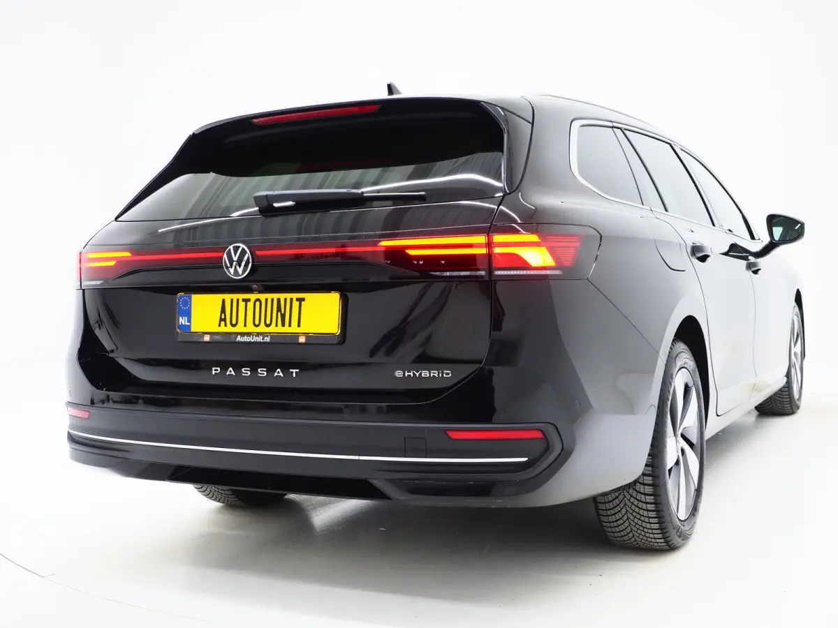 1.5 eHybrid 204PK | Leder/Alcantara | Massage | Trekhaak | HUD | Camera | Adaptive Cruise | Sfeerlicht | Carplay