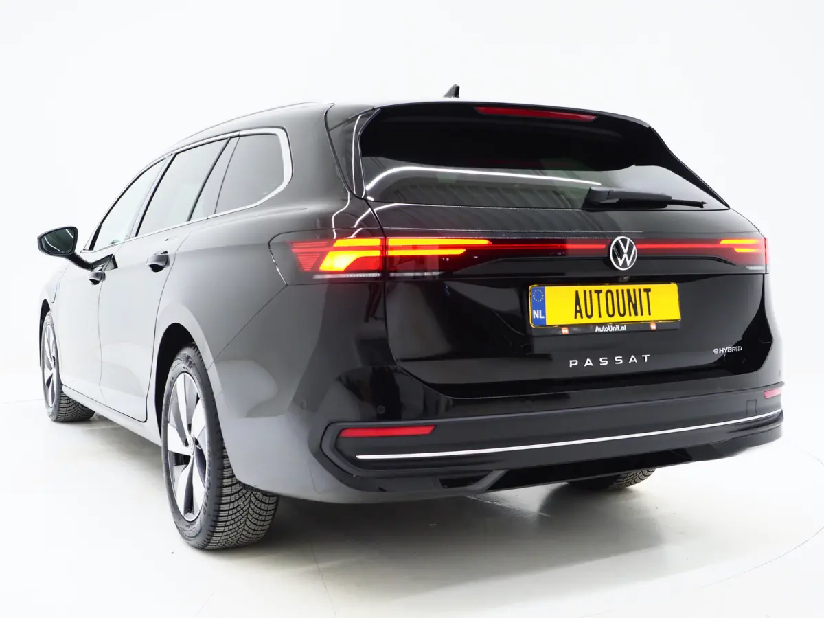 1.5 eHybrid 204PK | Leder/Alcantara | Massage | Trekhaak | HUD | Camera | Adaptive Cruise | Sfeerlicht | Carplay