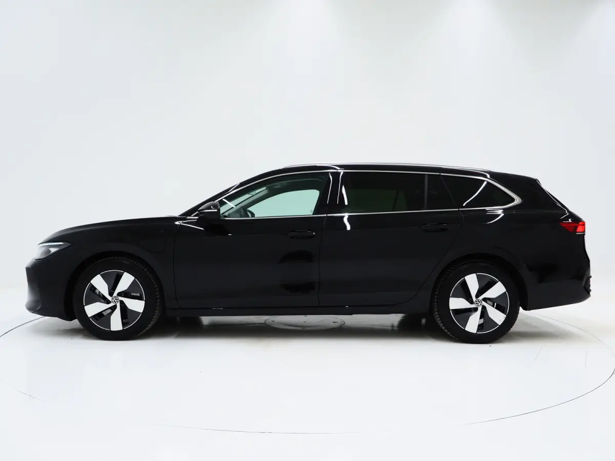 1.5 eHybrid 204PK | Leder/Alcantara | Massage | Trekhaak | HUD | Camera | Adaptive Cruise | Sfeerlicht | Carplay
