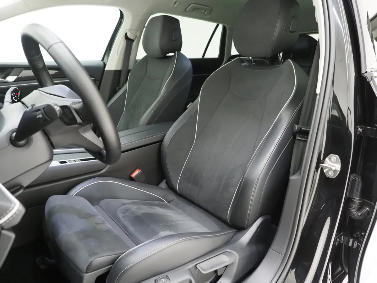 1.5 eHybrid 204PK | Leder/Alcantara | Massage | Trekhaak | HUD | Camera | Adaptive Cruise | Sfeerlicht | Carplay