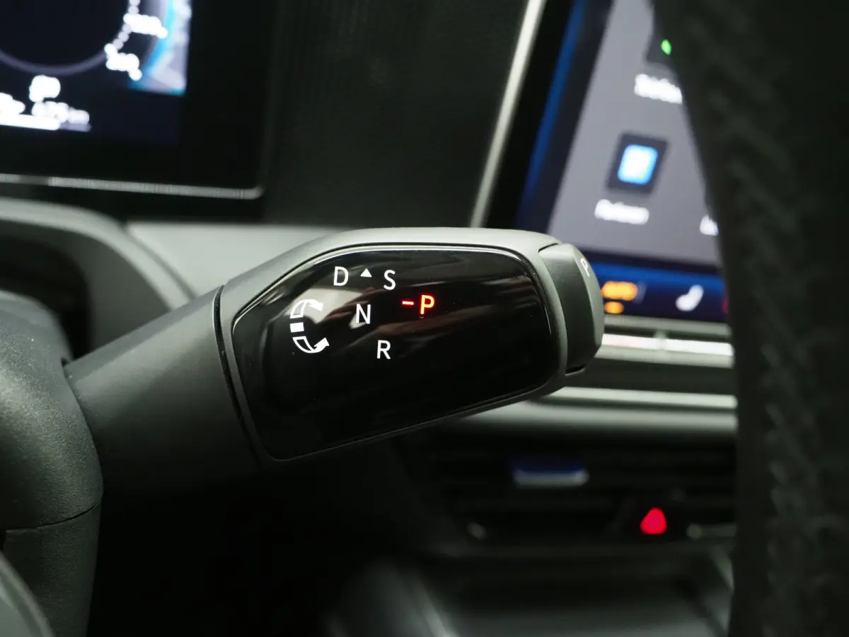1.5 eHybrid 204PK | Leder/Alcantara | Massage | Trekhaak | HUD | Camera | Adaptive Cruise | Sfeerlicht | Carplay