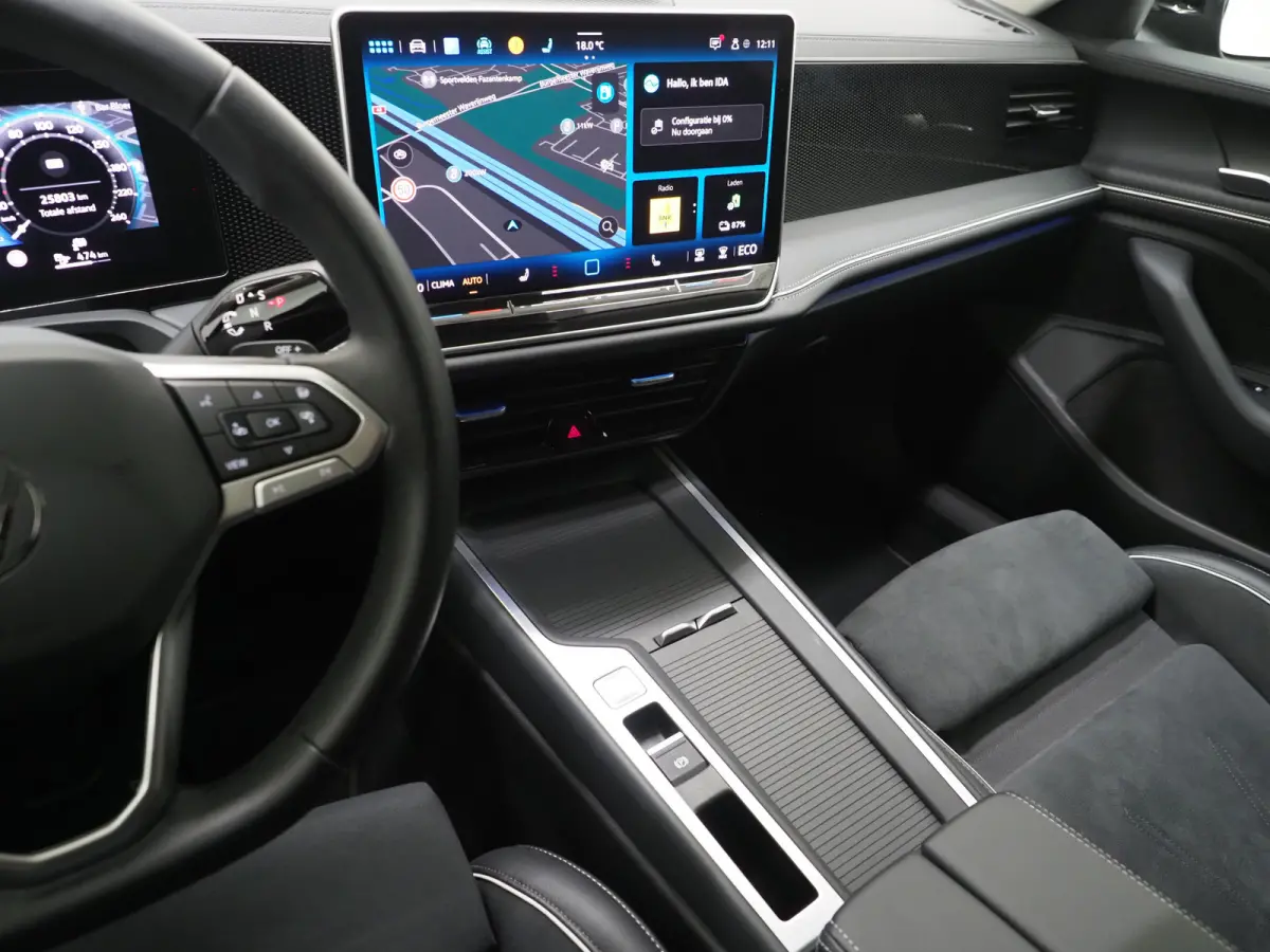 1.5 eHybrid 204PK | Leder/Alcantara | Massage | Trekhaak | HUD | Camera | Adaptive Cruise | Sfeerlicht | Carplay