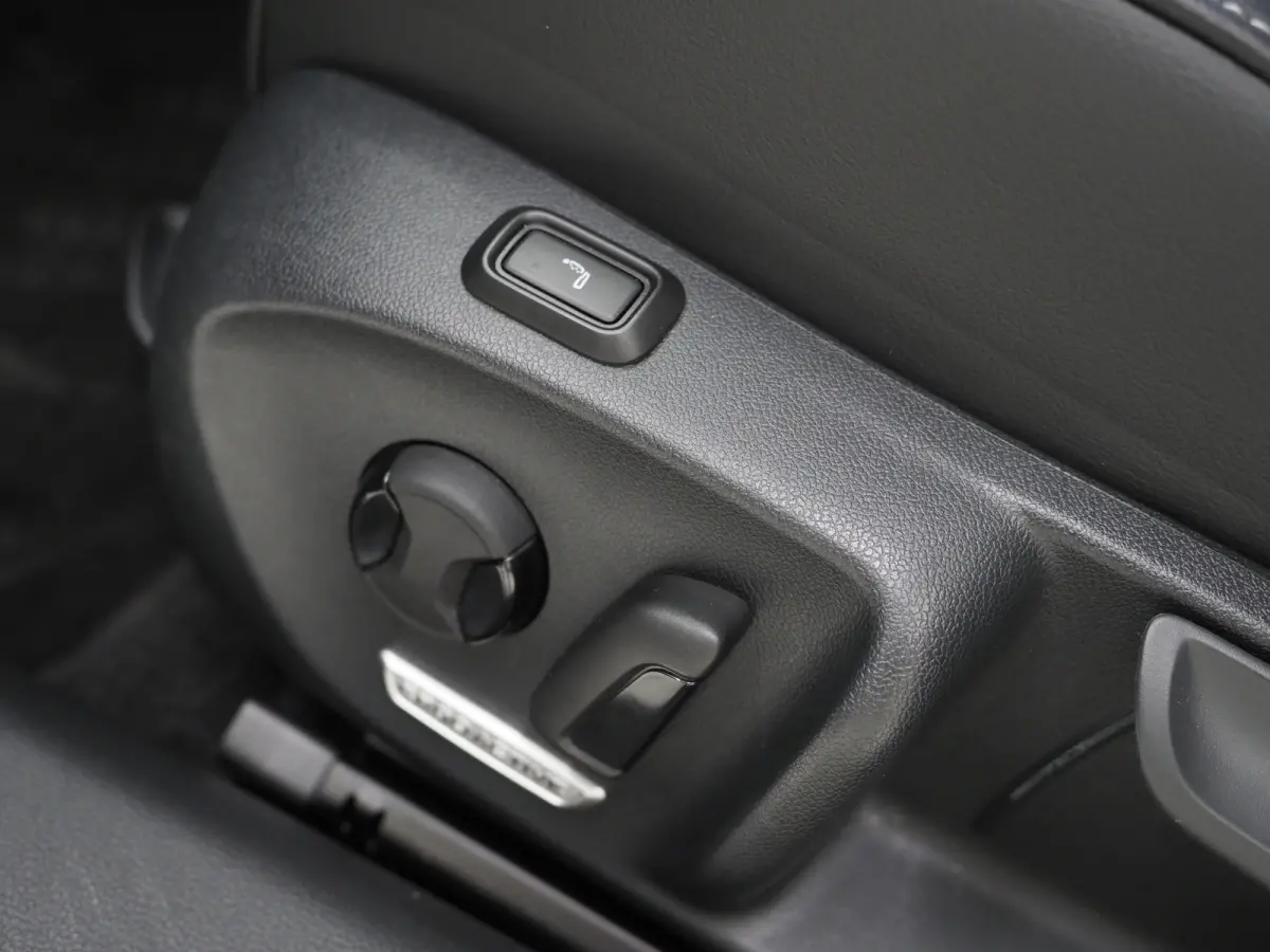 1.5 eHybrid 204PK | Leder/Alcantara | Massage | Trekhaak | HUD | Camera | Adaptive Cruise | Sfeerlicht | Carplay
