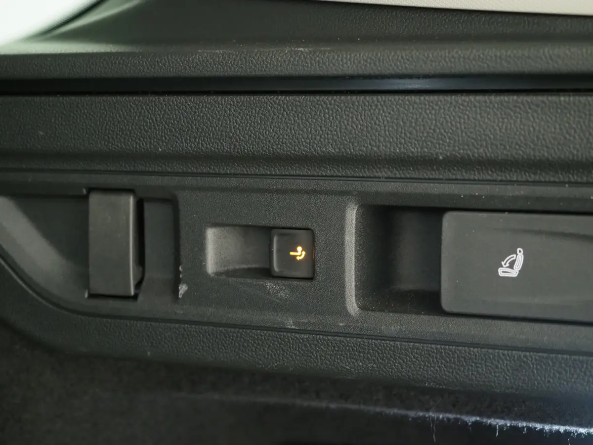 1.5 eHybrid 204PK | Leder/Alcantara | Massage | Trekhaak | HUD | Camera | Adaptive Cruise | Sfeerlicht | Carplay
