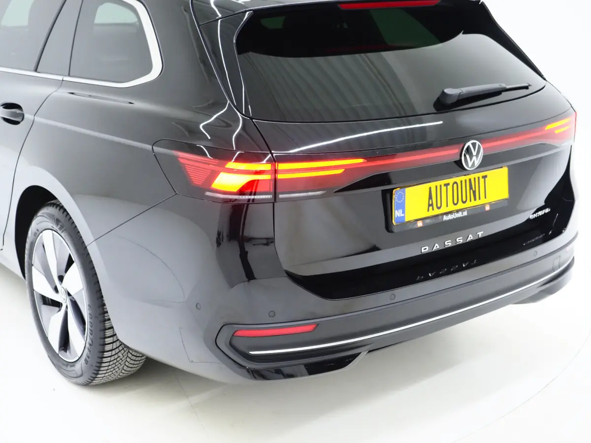 1.5 eHybrid 204PK | Leder/Alcantara | Massage | Trekhaak | HUD | Camera | Adaptive Cruise | Sfeerlicht | Carplay