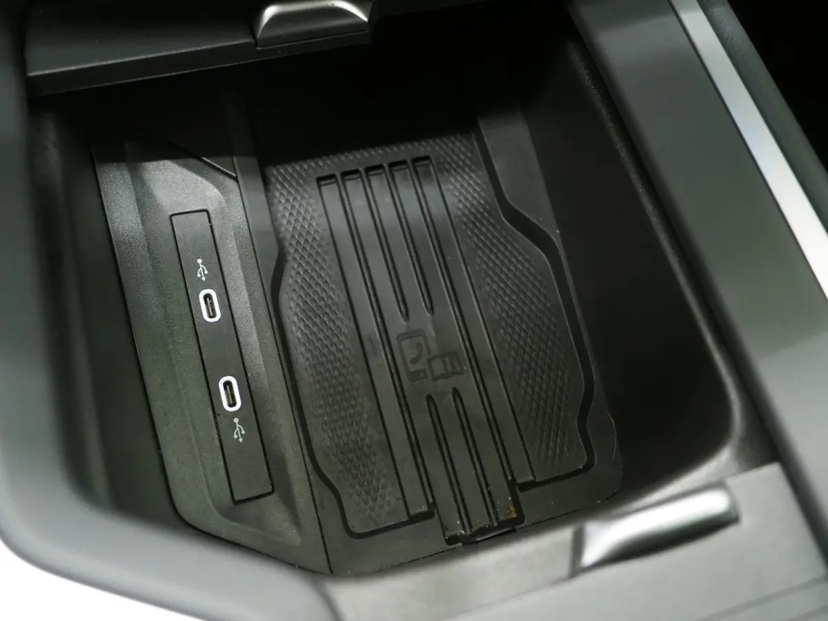 1.5 eHybrid 204PK | Leder/Alcantara | Massage | Trekhaak | HUD | Camera | Adaptive Cruise | Sfeerlicht | Carplay