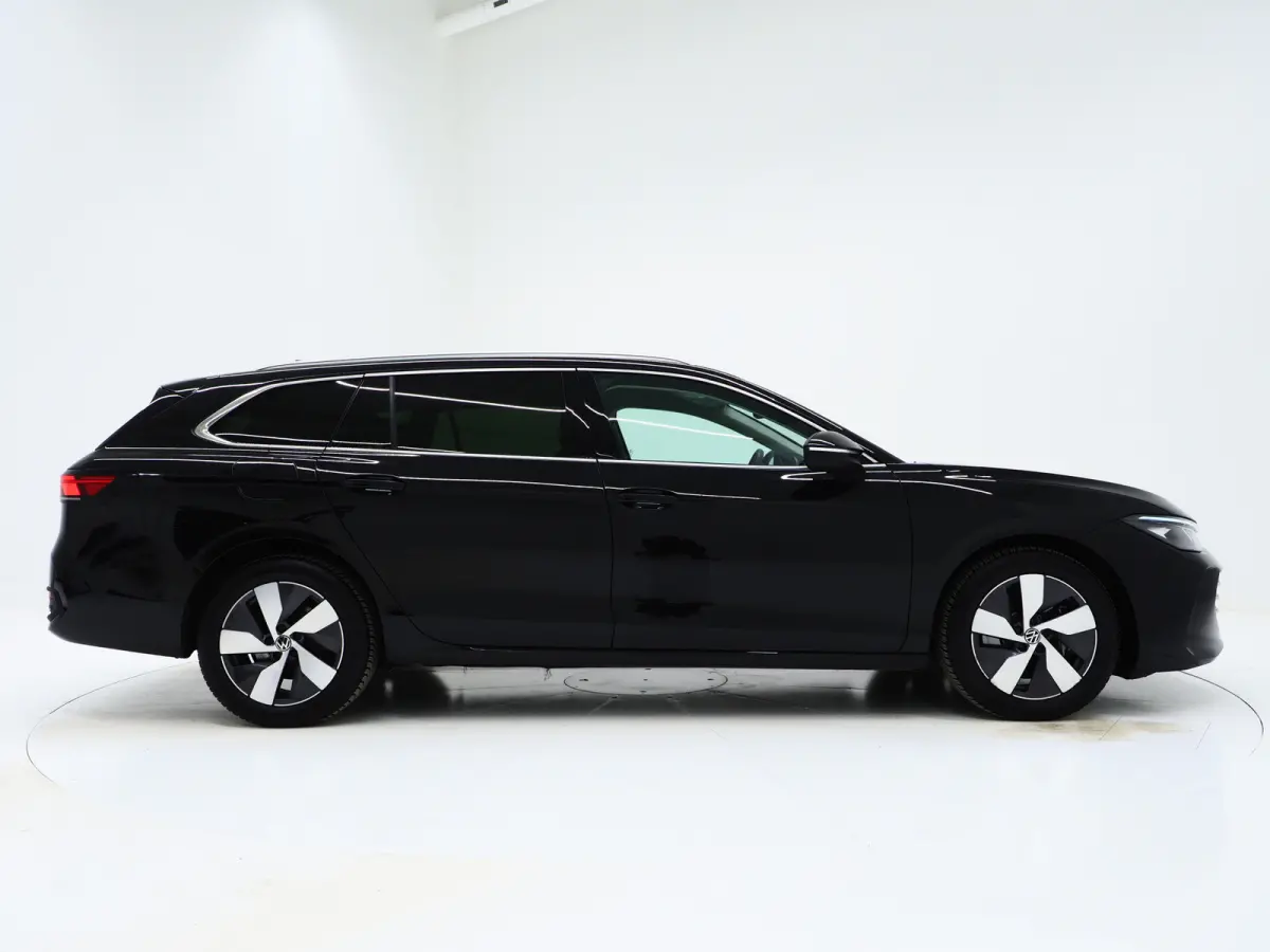 1.5 eHybrid 204PK | Leder/Alcantara | Massage | Trekhaak | HUD | Camera | Adaptive Cruise | Sfeerlicht | Carplay