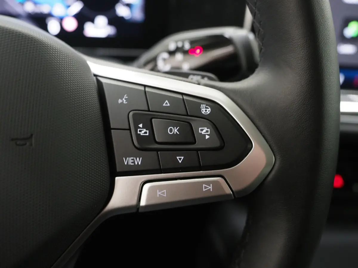 1.5 eHybrid 204PK | Leder/Alcantara | Massage | Trekhaak | HUD | Camera | Adaptive Cruise | Sfeerlicht | Carplay