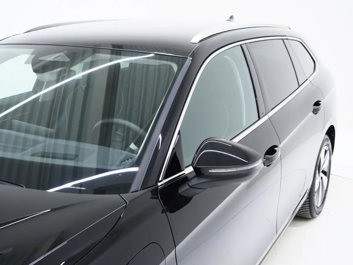 1.5 eHybrid 204PK | Leder/Alcantara | Massage | Trekhaak | HUD | Camera | Adaptive Cruise | Sfeerlicht | Carplay