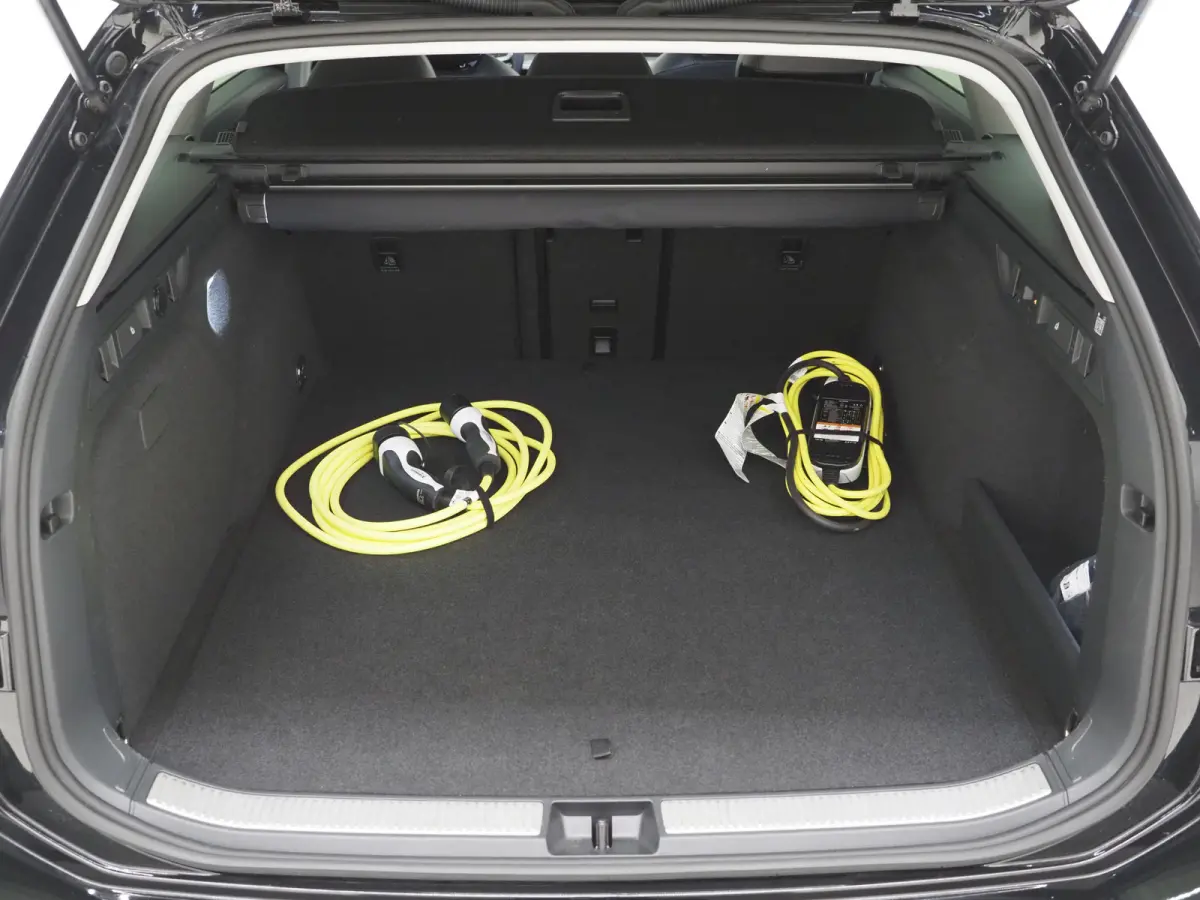 1.5 eHybrid 204PK | Leder/Alcantara | Massage | Trekhaak | HUD | Camera | Adaptive Cruise | Sfeerlicht | Carplay