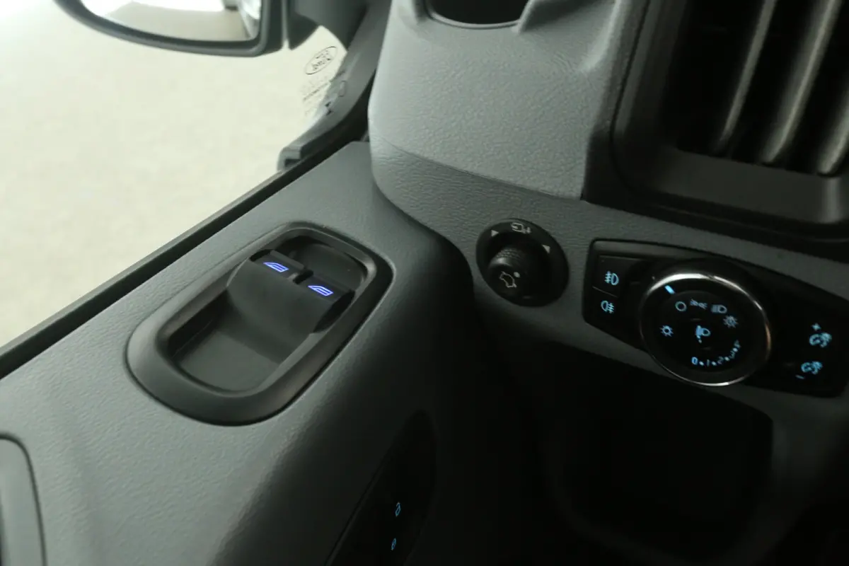 2.0 TDCI L2H2 | Airco | Cruise | Camera | 3 Zits | Trekhaak | Carplay | Navi