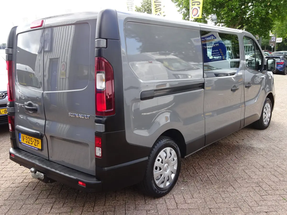 1.6 dCi T29 L2H1 DUBBELE CABINE 6 PERSOONS AIRCO NAVIGATIE