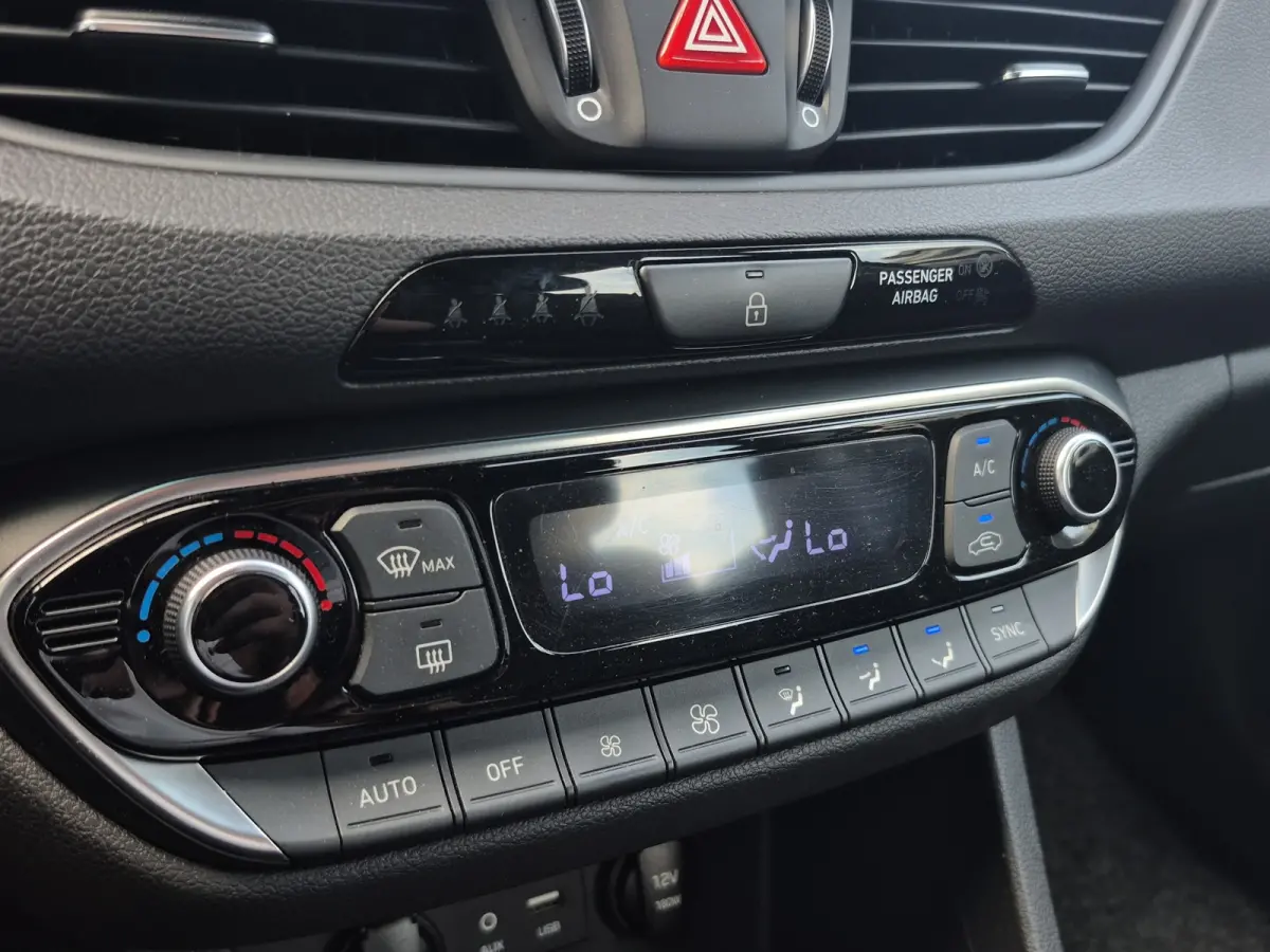 1.0 T-GDI Comfort Stoel + Stuurverwarming | Camera | Parkeersensoren | Full map navigatie | Carplay/android auto |