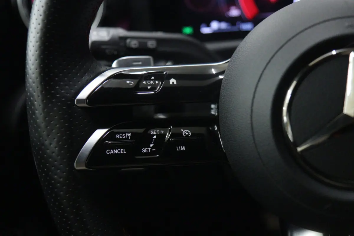 250 e AMG Line PANO/360CAM/HUD/ACC/BLINDSPOT/KEYLESS/VOL