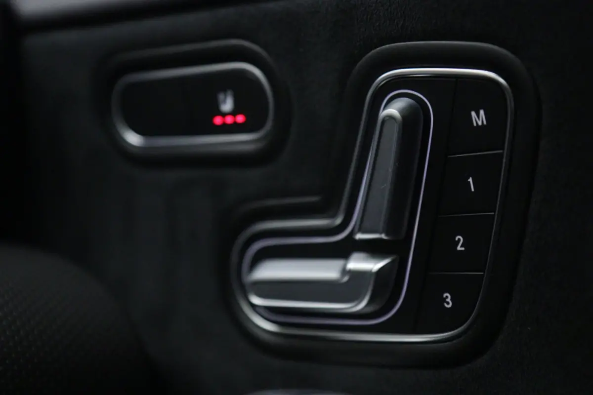 250 e AMG Line PANO/360CAM/HUD/ACC/BLINDSPOT/KEYLESS/VOL
