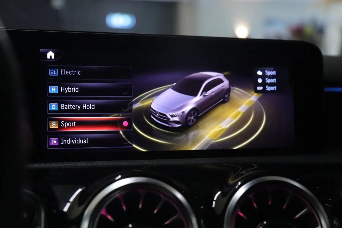 250 e AMG Line PANO/360CAM/HUD/ACC/BLINDSPOT/KEYLESS/VOL